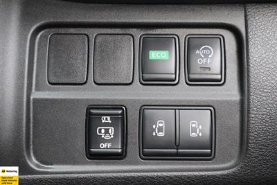 2017 Nissan Serena - Thumbnail