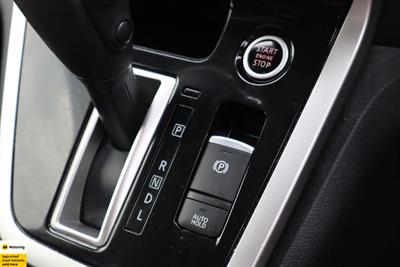 2017 Nissan Serena - Thumbnail