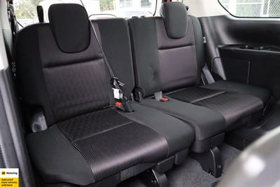 2017 Nissan Serena - Thumbnail