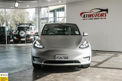 2024 Tesla Model Y - Thumbnail