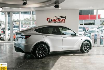 2024 Tesla Model Y - Thumbnail