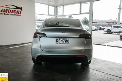 2024 Tesla Model Y - Thumbnail