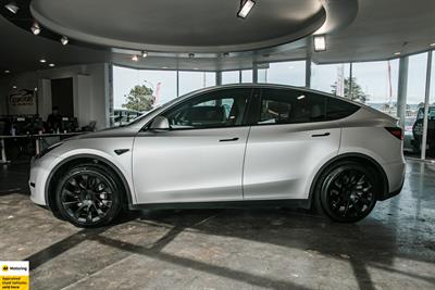 2024 Tesla Model Y - Thumbnail