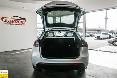 2024 Tesla Model Y - Thumbnail
