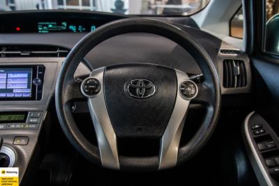 2014 Toyota Prius - Thumbnail