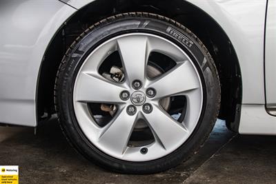 2014 Toyota Prius - Thumbnail