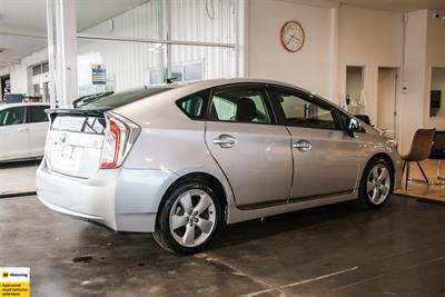 2014 Toyota Prius - Thumbnail