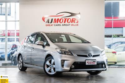 2014 Toyota Prius - Thumbnail