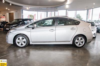 2014 Toyota Prius - Thumbnail