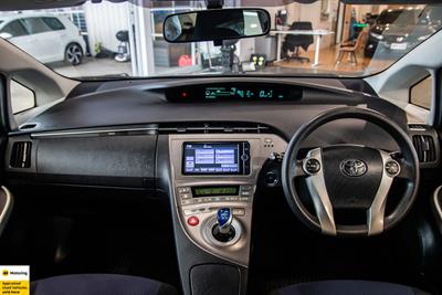 2014 Toyota Prius - Thumbnail