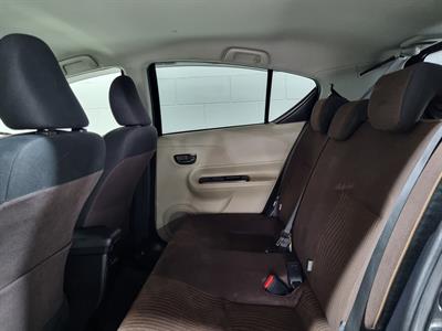 2013 Toyota Aqua - Thumbnail