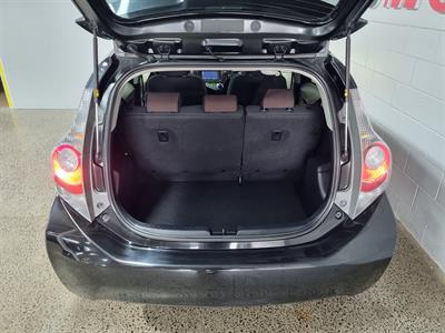 2013 Toyota Aqua - Thumbnail