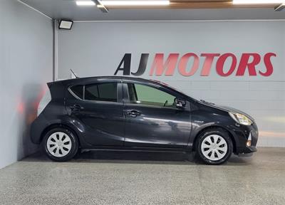 2013 Toyota Aqua - Thumbnail