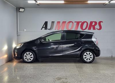 2013 Toyota Aqua - Thumbnail