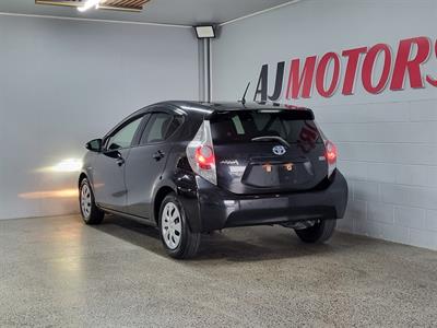 2013 Toyota Aqua - Thumbnail