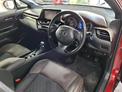 2017 Toyota C-HR - Thumbnail
