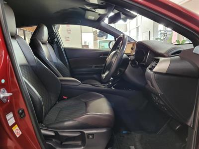 2017 Toyota C-HR - Thumbnail