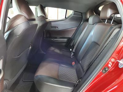 2017 Toyota C-HR - Thumbnail