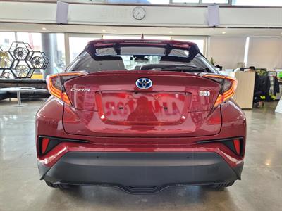 2017 Toyota C-HR - Thumbnail