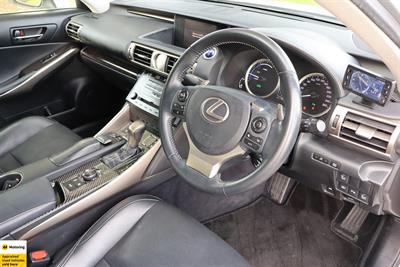 2014 Lexus IS 300h - Thumbnail