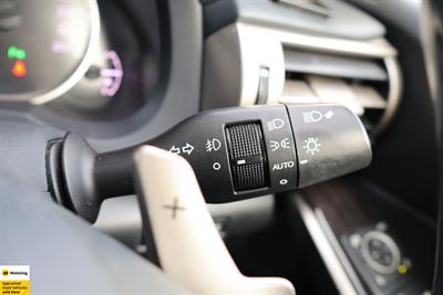 2014 Lexus IS 300h - Thumbnail