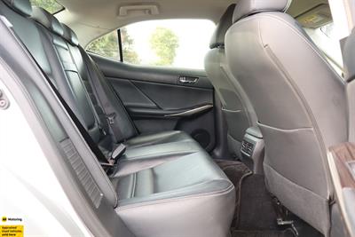 2014 Lexus IS 300h - Thumbnail