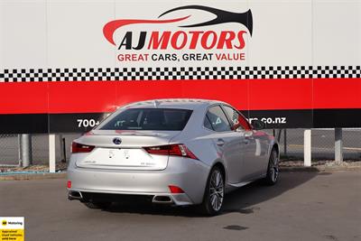 2014 Lexus IS 300h - Thumbnail