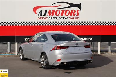 2014 Lexus IS 300h - Thumbnail