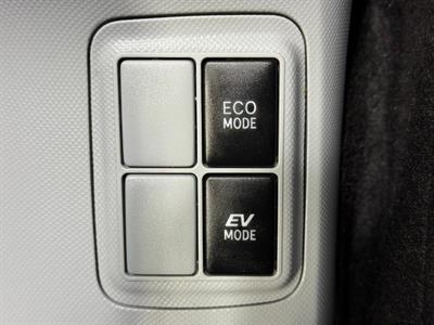 2013 Toyota Aqua - Thumbnail