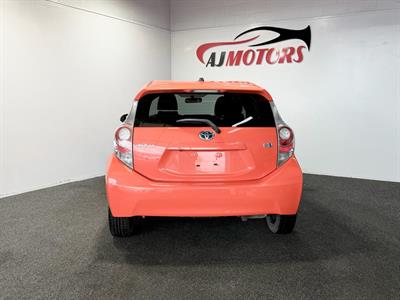 2013 Toyota Aqua - Thumbnail