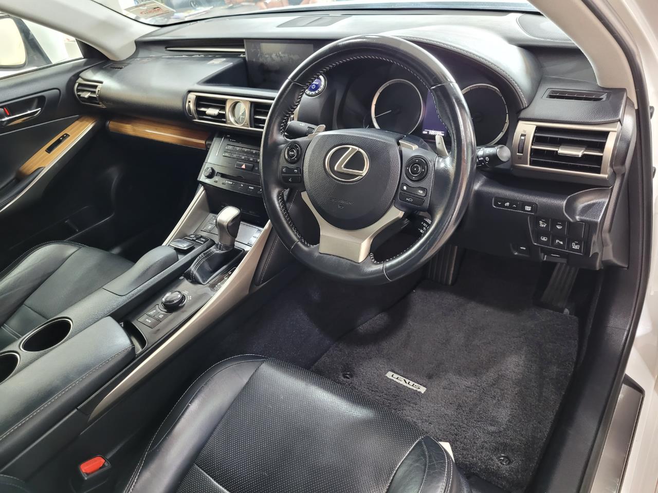 2014 Lexus IS 300h