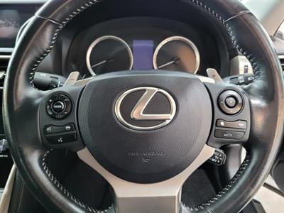 2014 Lexus IS 300h - Thumbnail