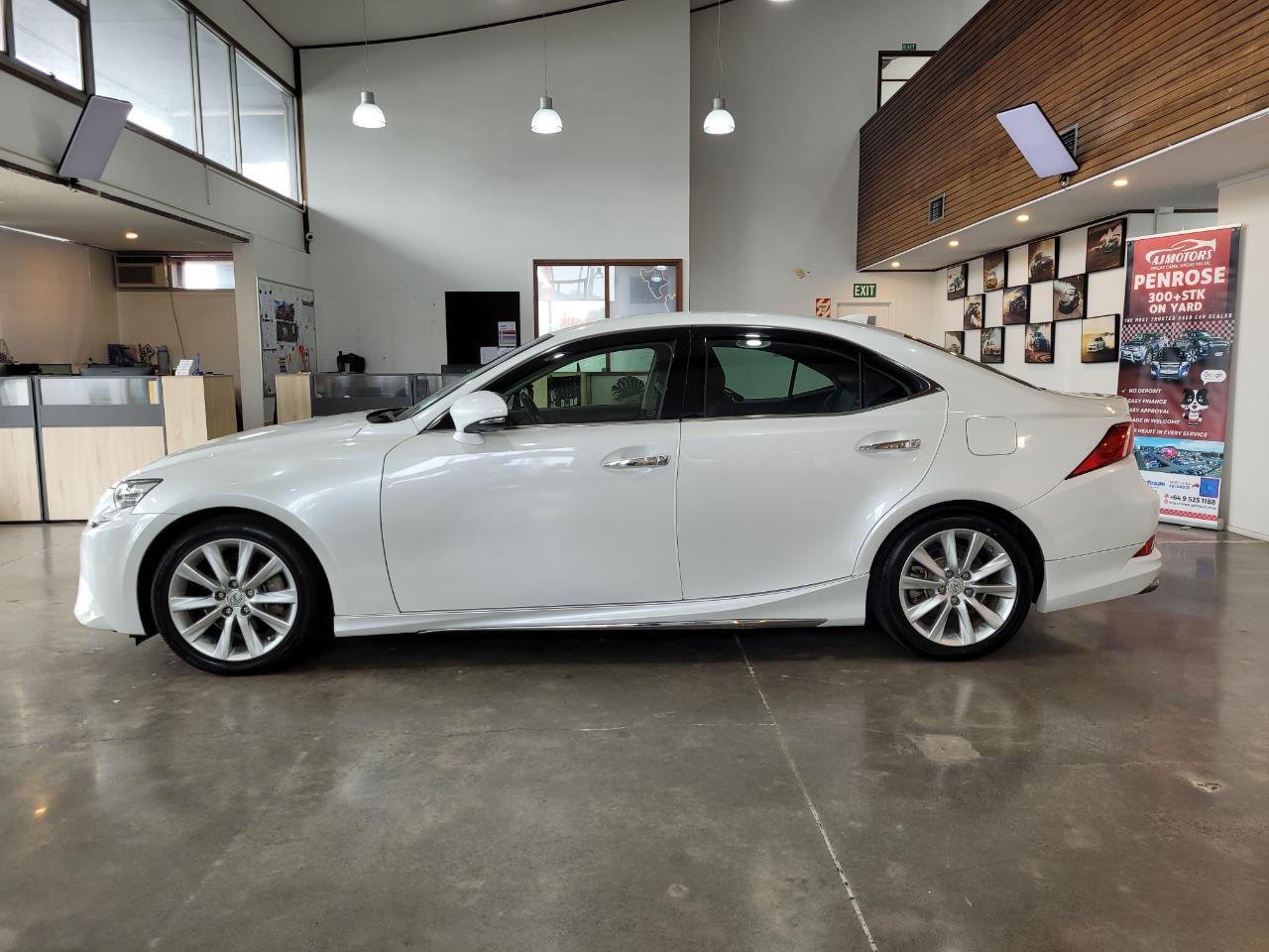 2014 Lexus IS 300h