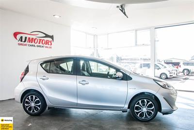 2017 Toyota Aqua - Thumbnail