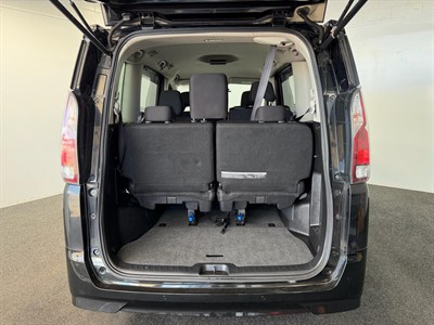 2017 Nissan Serena - Thumbnail