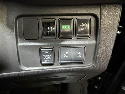 2017 Nissan Serena - Thumbnail