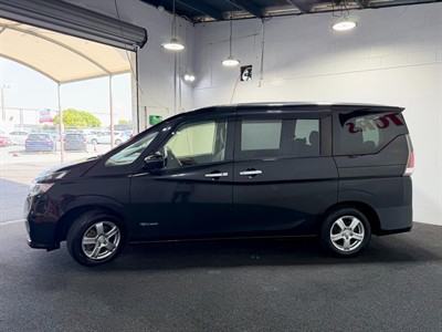 2017 Nissan Serena - Thumbnail