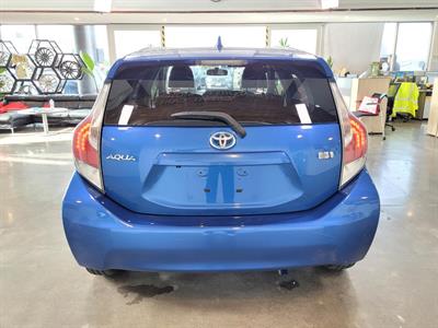 2015 Toyota Aqua - Thumbnail