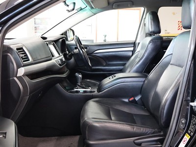 2017 Toyota Highlander - Thumbnail