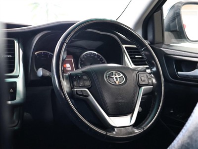 2017 Toyota Highlander - Thumbnail
