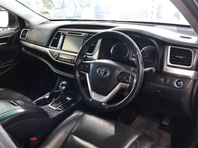 2017 Toyota Highlander - Thumbnail