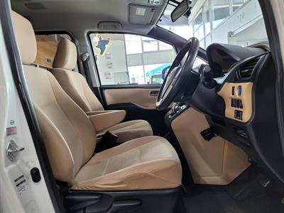 2014 Toyota Noah - Thumbnail