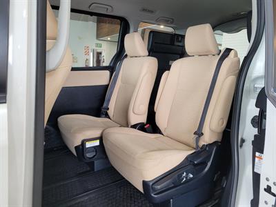 2014 Toyota Noah - Thumbnail