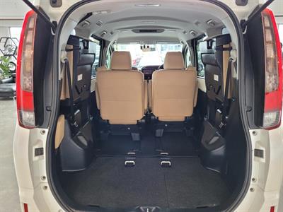 2014 Toyota Noah - Thumbnail