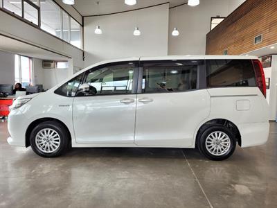 2014 Toyota Noah - Thumbnail