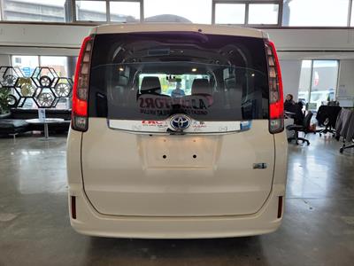 2014 Toyota Noah - Thumbnail