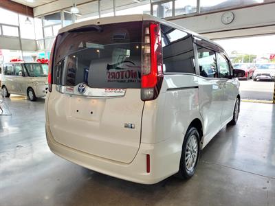 2014 Toyota Noah - Thumbnail