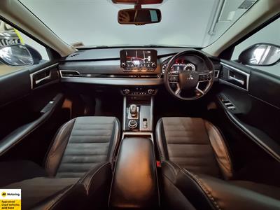 2021 Mitsubishi Outlander - Thumbnail