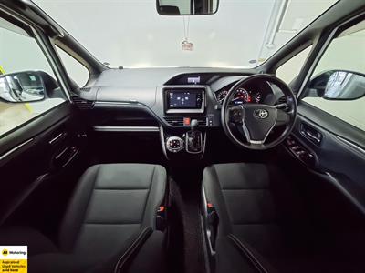 2018 Toyota Esquire - Thumbnail