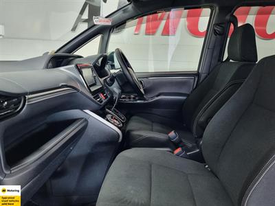 2018 Toyota Esquire - Thumbnail
